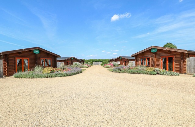 CEDAR LODGE, character holiday cottage in Greetham, Rutland