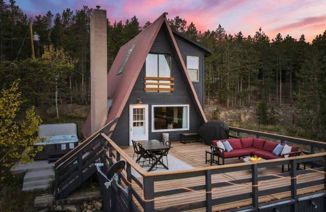 Cedar Mountain Lodge | Hot Tub, Views & Wildlife