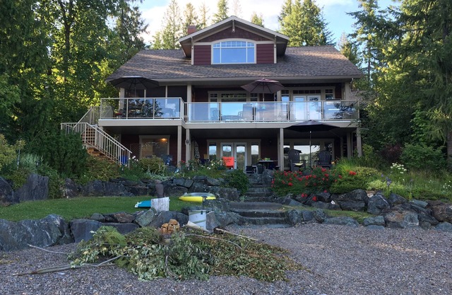 Celista Gardens, Large Private Property with Beach, new dock & 2 Mooring Buoys