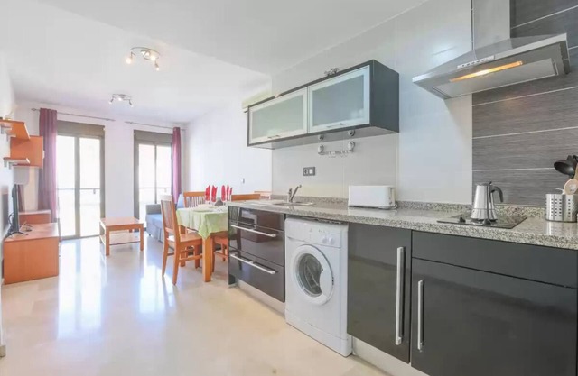 Center: 1 room