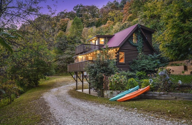 Center Hill Lake Cabin w/Deck & Fire Pit