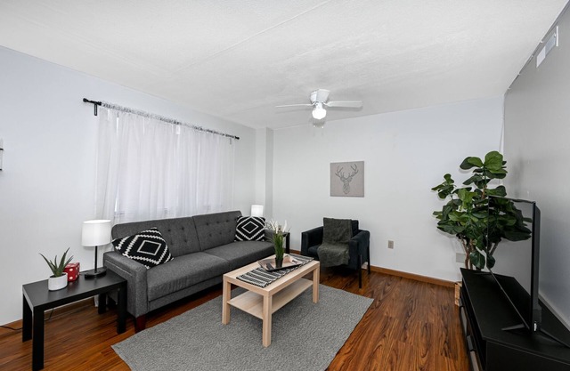 Central 2 Bd Great for Traveling Professionals!