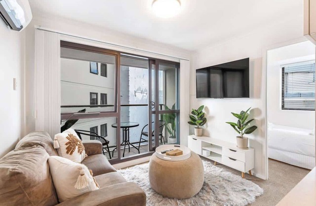 Central 3BR Full Kitchen & Amenities Zodiak Stays
