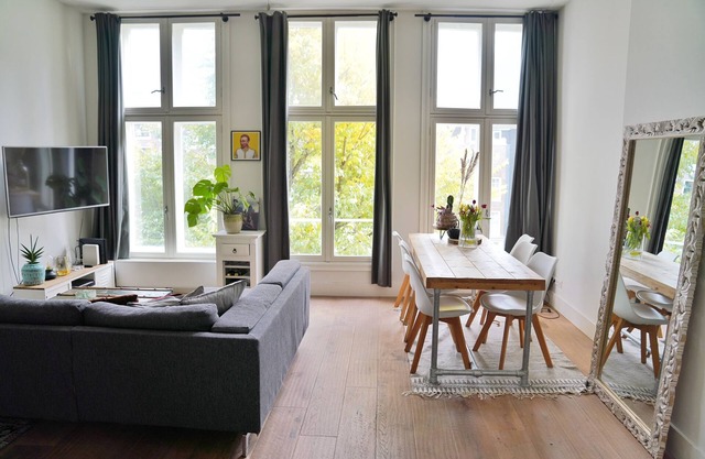 Central apartment next to the Dam Square