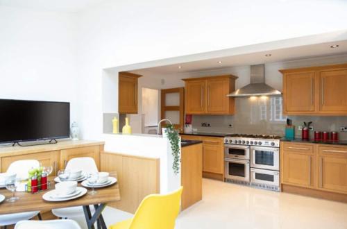 Central Ashford Stay - Contractors & Families Welcome - Free Parking