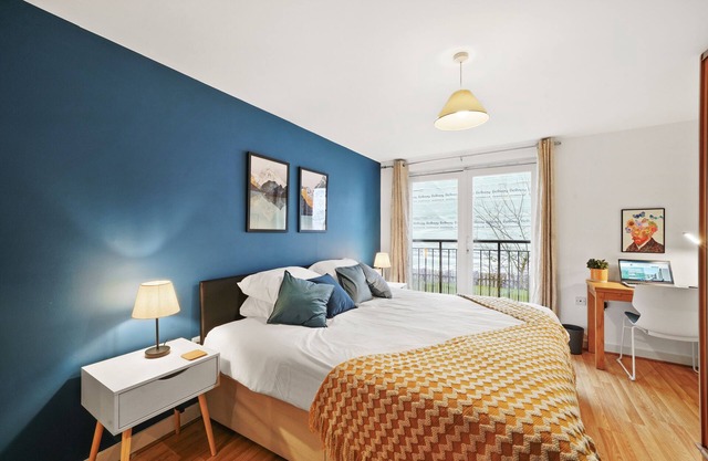 Central Bishops Stortford 2BR Apartment