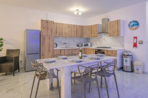 Central Comfort Apartment - Steps From All Amenities