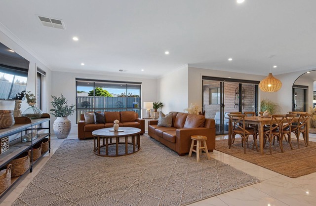 Central Haven close to town with swimming pool