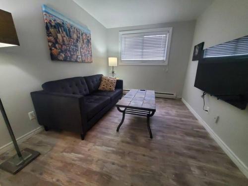 Central Private 1BR Apt. w/Free Prkg + Fast Wi-Fi