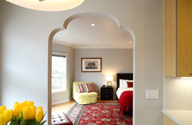 Central San Francisco Top Floor Jewel Box, Parking, Laundry
