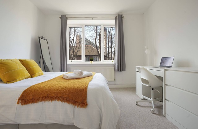 Central Sheffield stylish stay. Free Parking and walking distance to Ponds Forge