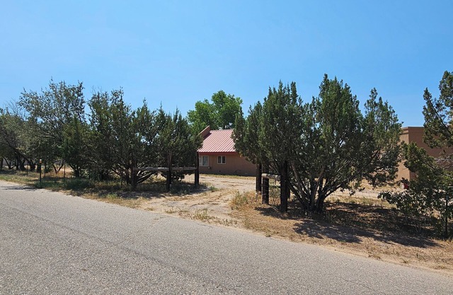 Centrally-located home in beautiful, quiet, La Mesilla!