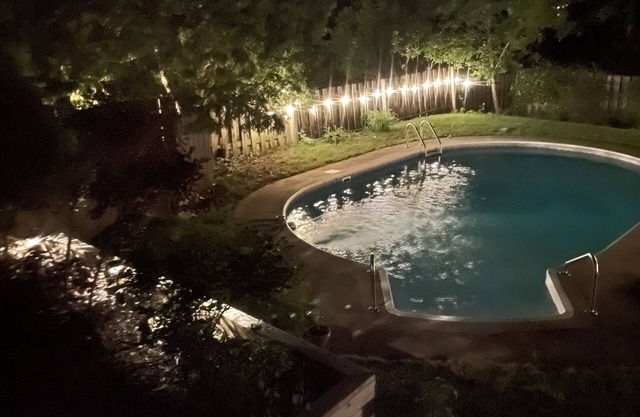 Centrally located modern 3 bedroom home with pool. Pet Friendly!