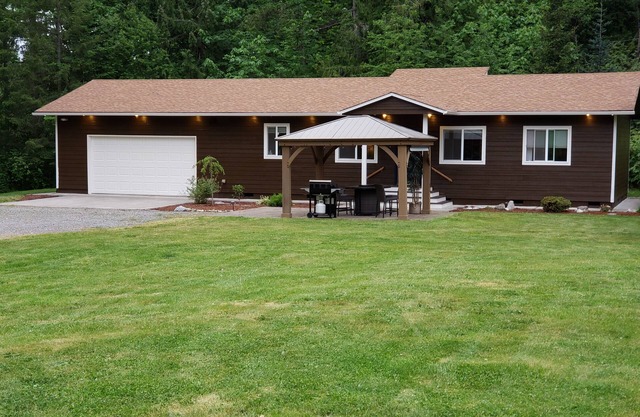 Centrally located Sumner/Bonney Lake home Nestled on a 5 Acre Estate