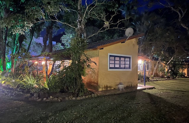 Chácara Ricci! 05 suites, barbecue, air cond, 100 m from Enseada beach !