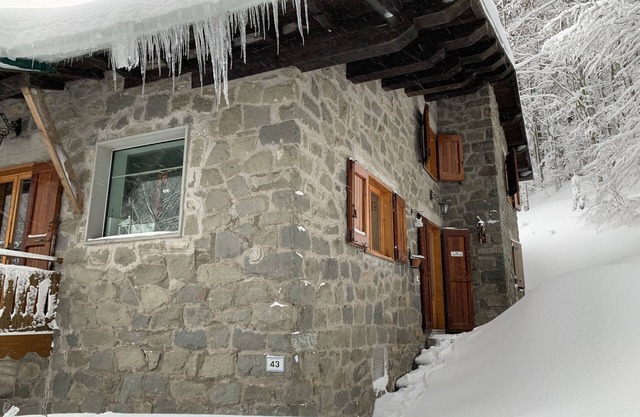 Chalet 'Baita Le Pozze' with Mountain View, Private Garden and Wi-Fi