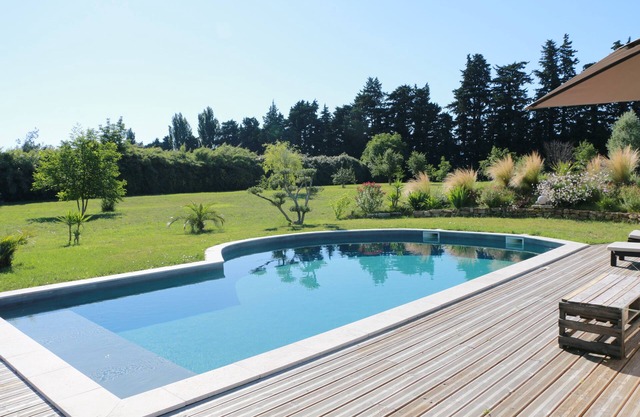 CHALET COCON IN PROVENCE NEAR AVIGNON