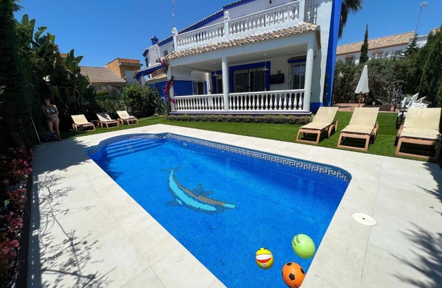 Chalet con piscina privada, parking y zona BBQ