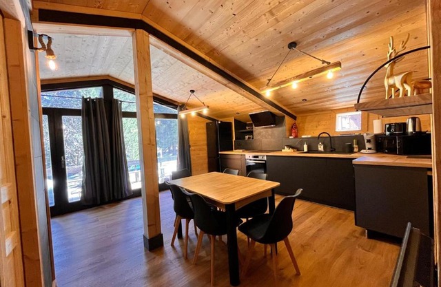 Chalet l'Epicéa cosy T3 avec terrasse & jardin à 5 min à pied des pistes P2000