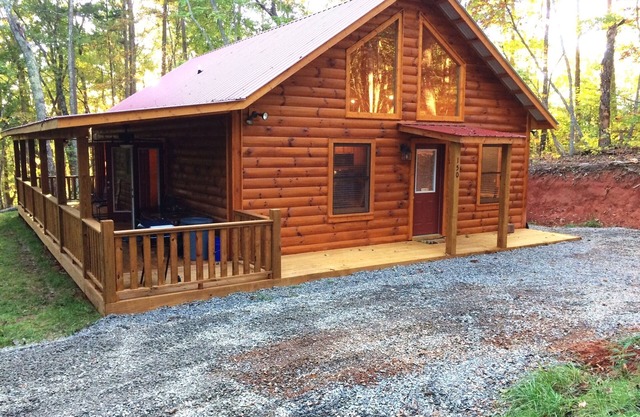 Chalet Log Home In Peaceful Mountain Setting - That's Firefly Cabin