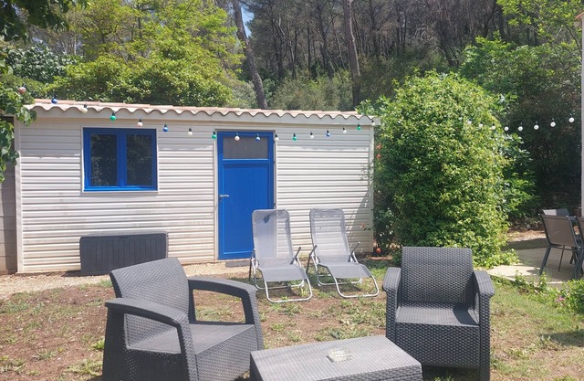 Chalet Pour 2 Personnes au Cœur de la Pinède Entre Aix-en-provence et Marseille