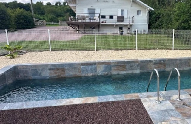 Chalet Rénové Avec Piscine Proche Vichy Pour 6/8 Personnes