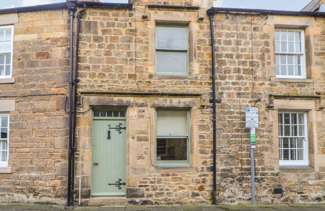 CHAPEL COTTAGE, character holiday cottage in Corbridge