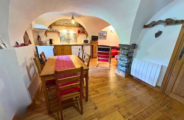 Charming 3-room apartment 4 km from slopes with Wifi in Saint-Martin-de-Belleville