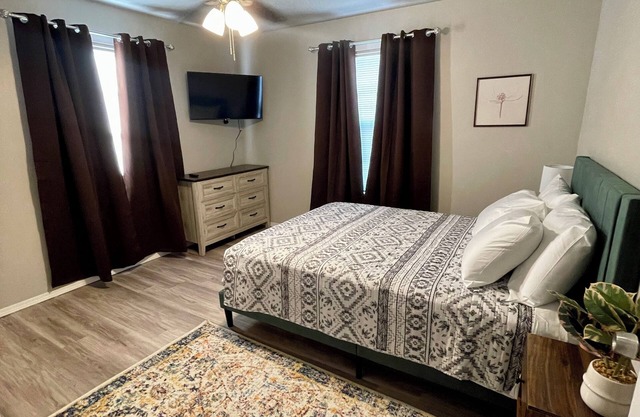 Charismatic and Clean- 2 Bedroom Duplex