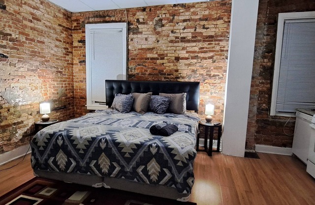 Charle's Village Cozy Studio,