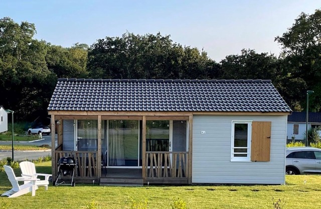 Charmant Chalet Dans un Parc Avec Piscine