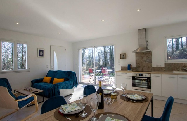 Charming Villa with Modern Amenities, Near Saint Martial de Nabirat, Périgord Noir