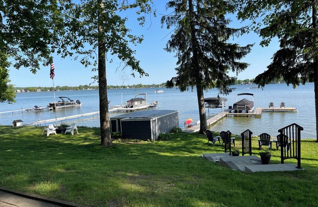 Charming 3BR Waterfront Cottage on Devil's Lake with 90 Feet of Lakefront Living