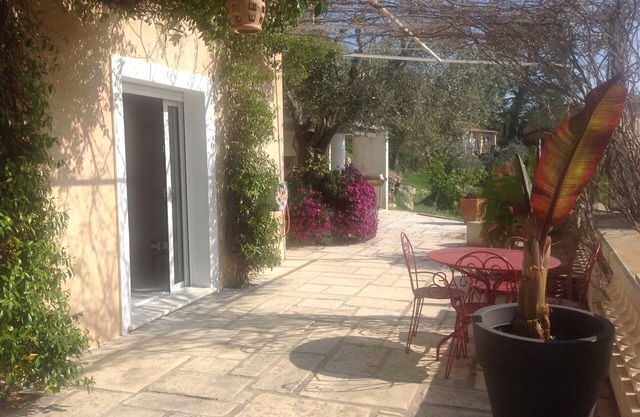 Charming 2 room apartment in Nice hill