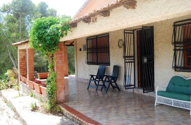 Charming house with fenced garden in Santa Margherita di Belice