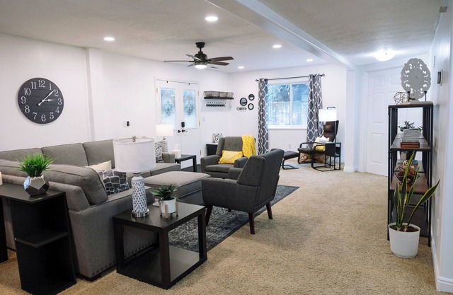 Charming 1-bedroom basement apartment in between the canyons