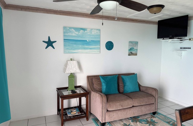 Charming 1-bedroom apartment in beautiful Black Point with amazing views