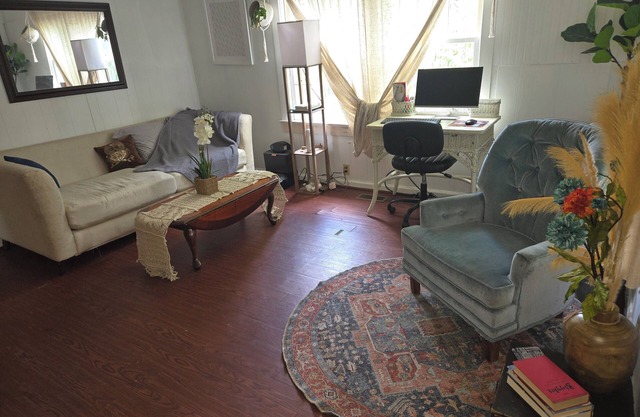 Charming 1-bedroom House 2 miles from Downtown Lexington - The Owlhouse