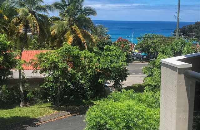 Charming 1-bedroom condo in downtown Kailua-Kona just 2 blocks from the beach