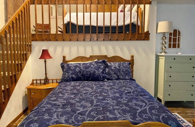 Charming 1-bedroom 2nd-Floor apartment, Sleeps 6, in Pleasant Spring Mills.