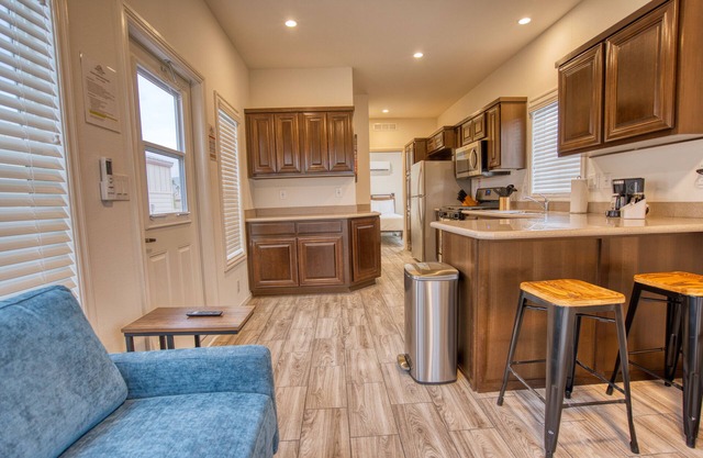Charming 1 bedroom w/loft cottage in fabulous Coachella, California. No Pets