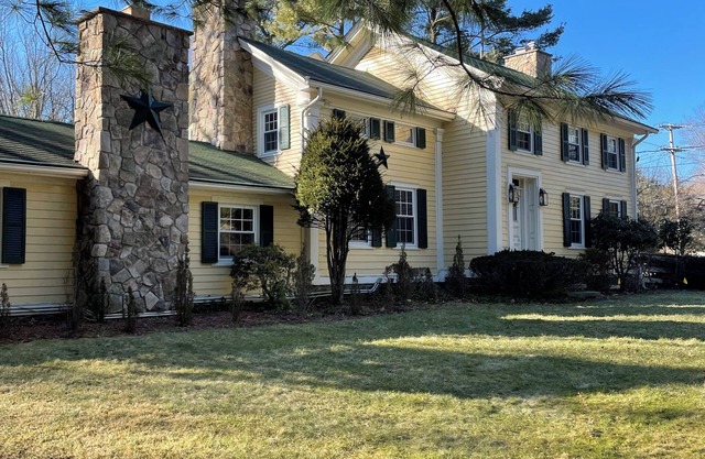 Charming 1840s 4-bedroom house with AC and WiFi in marvelous Upper Saddle River