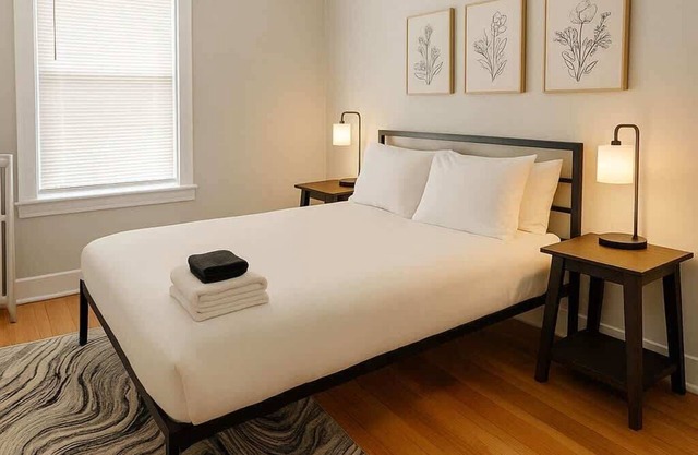Charming 1BR in Old Irving