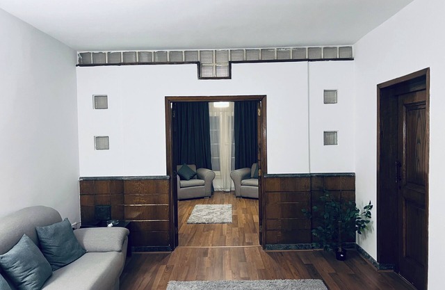 Charming 2-bedroom apartment with AC, WiFi in lovely Cairo Governorate