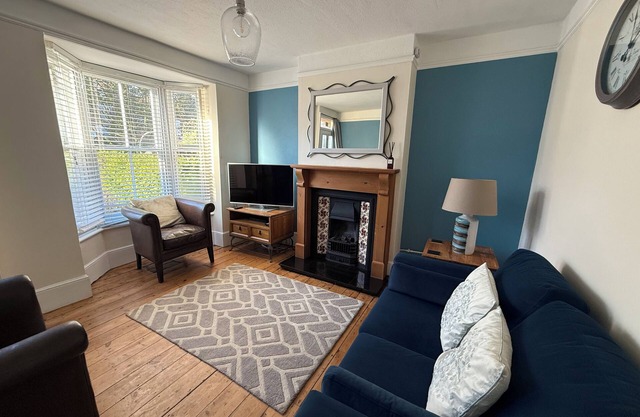 Charming 2 bed cottage in the heart of Canterbury with parking nearby