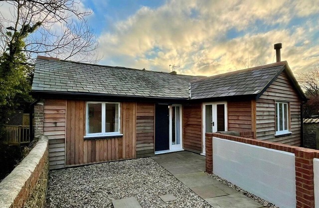 Charming 2-Bed Lodge in Dorchester