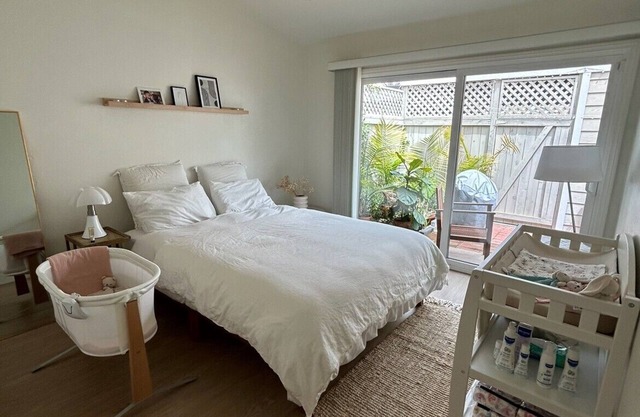 Charming 2-bedroom condo in Newport Beach with Wi-Fi
