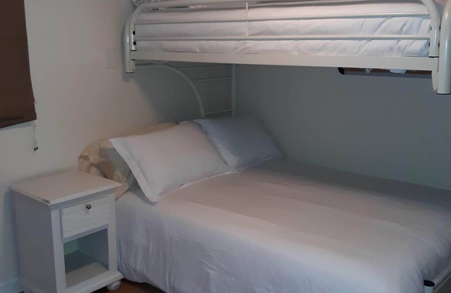 Charming 2-bedroom apartment in serene Oak Island with AC, WiFi