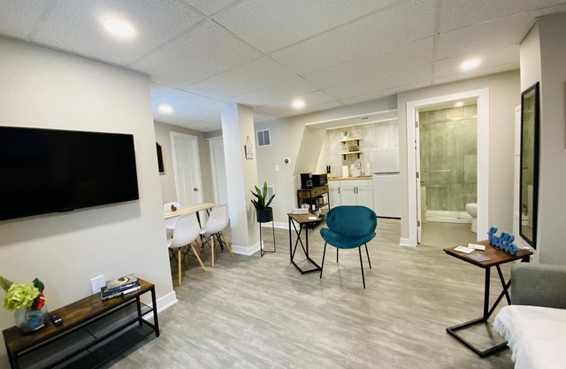Charming 2 Bedroom Apt. Close to Valparaiso University Short-Term Stay