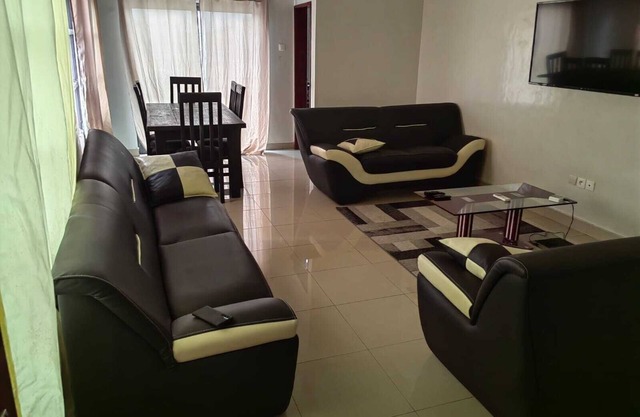 Charming 2-bedroom apartment with WiFi and AC in Cotonou